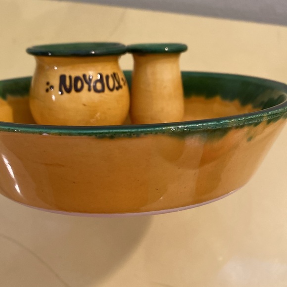 Vintage Hand Painted Ceramic Olive Dish w/Pitter & Toothpick Holder 7” Wide. - Picture 4 of 5